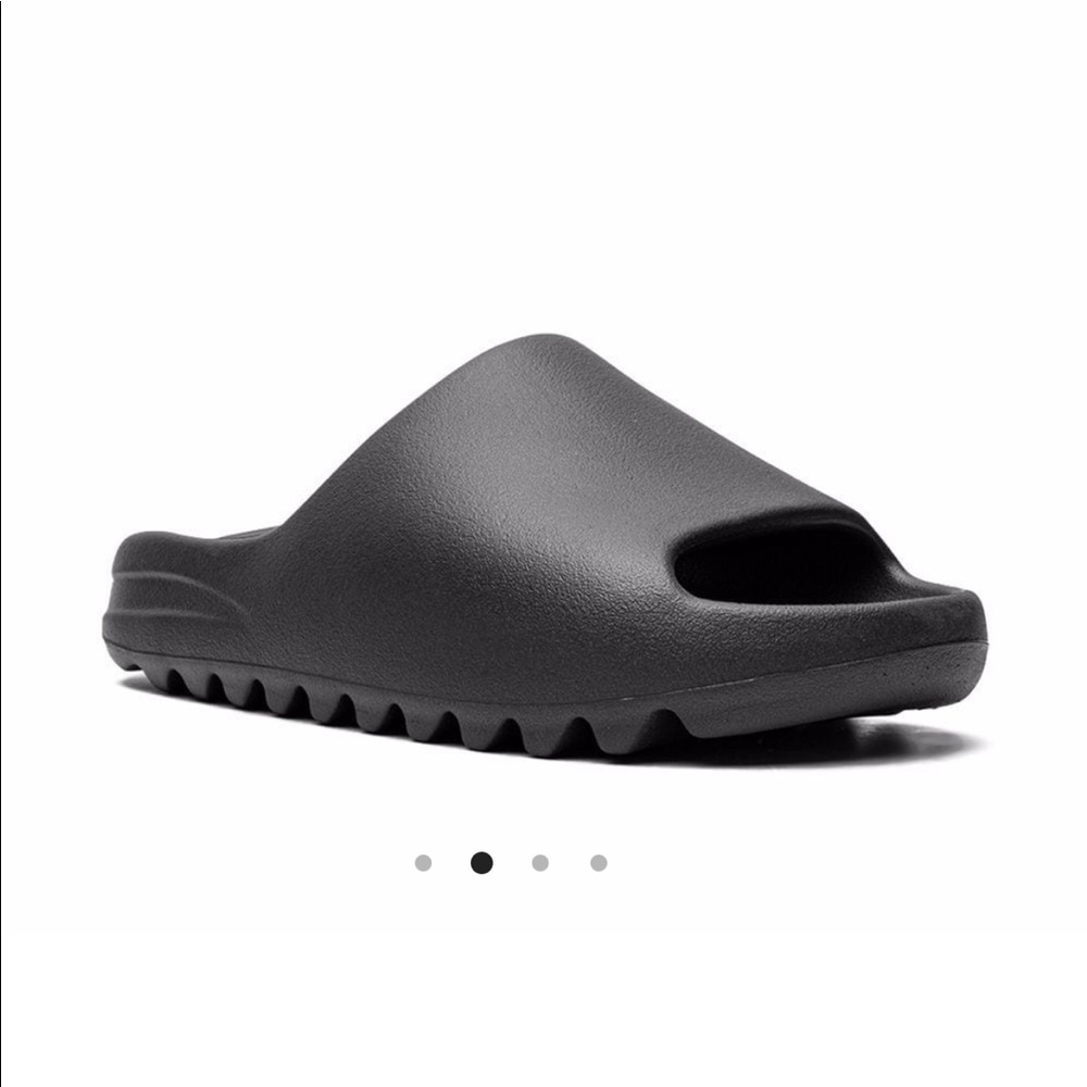 Onyx Yeezy Slide WITH BOX and tags - Size 8